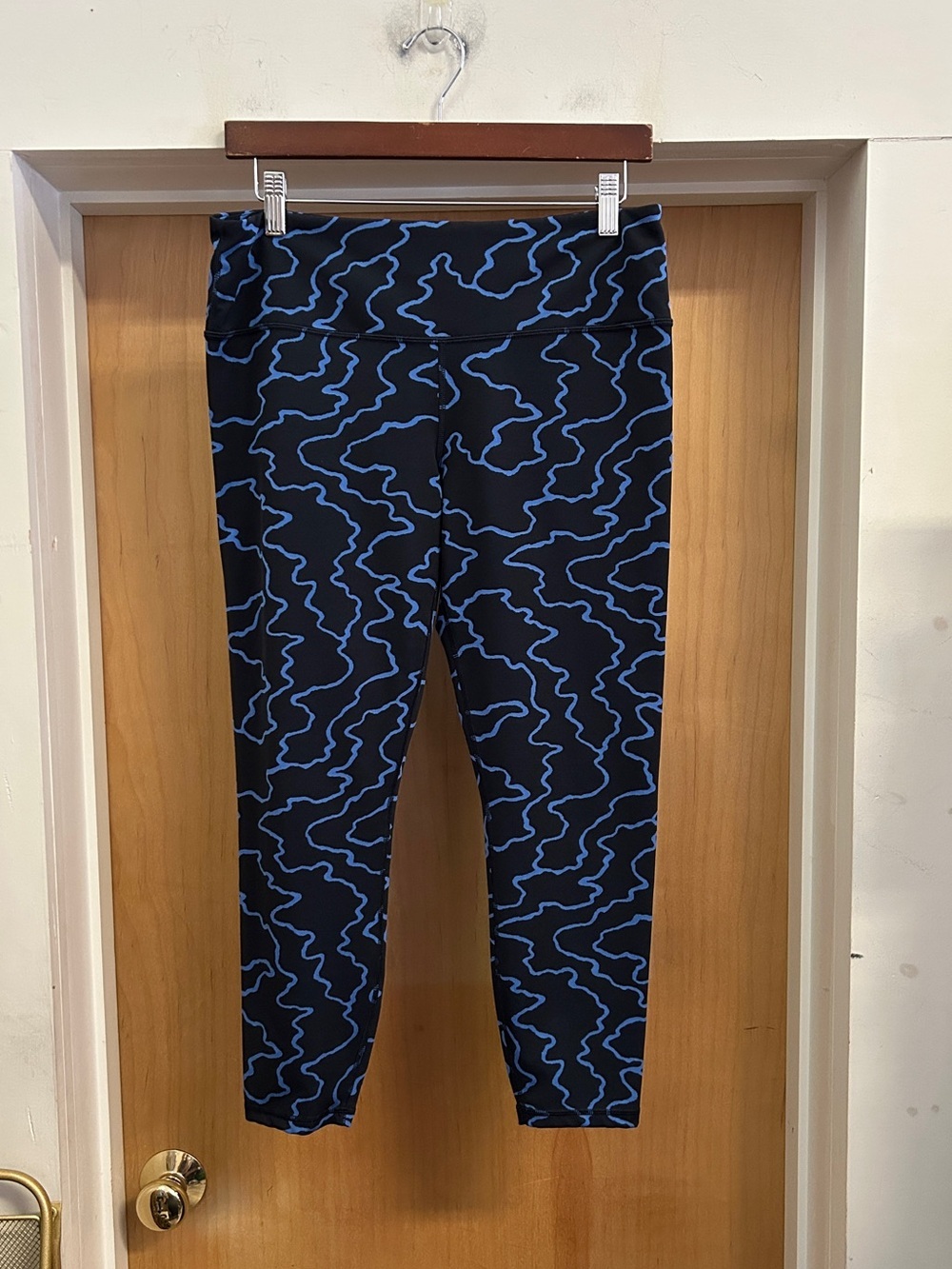 Athleta 7/8 Elation Train Textured Black Leggings with Blue Swirls - size L